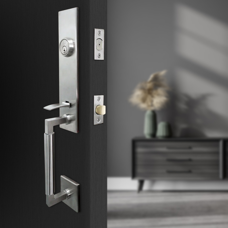 NY Tubular glamour black door